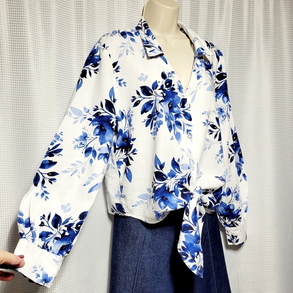 Ellen Tracy White Linen with Blue Floral Print Tie Front Blouse Women's (L) - Picture 2 of 12